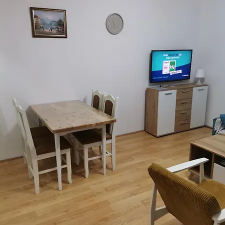 Meridian Apartment *